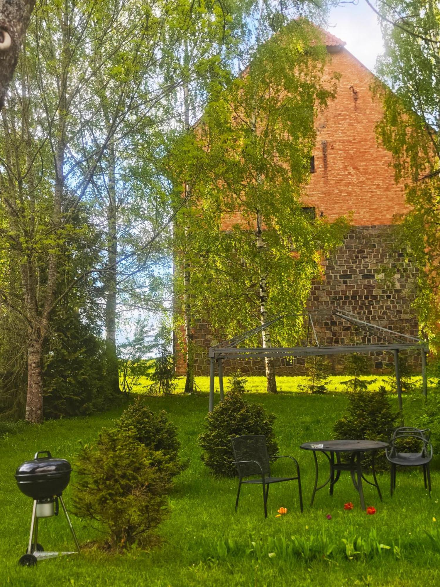 Gasthaus Dom Ogrodnika Biala Olecka Exterior foto